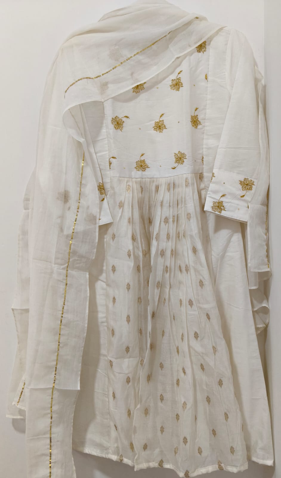 White Banaras Chanderi with Hibiscus Work with shawl