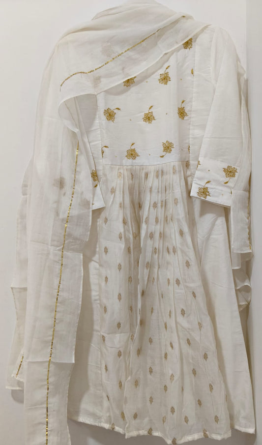 White Banaras Chanderi with Hibiscus Work with shawl