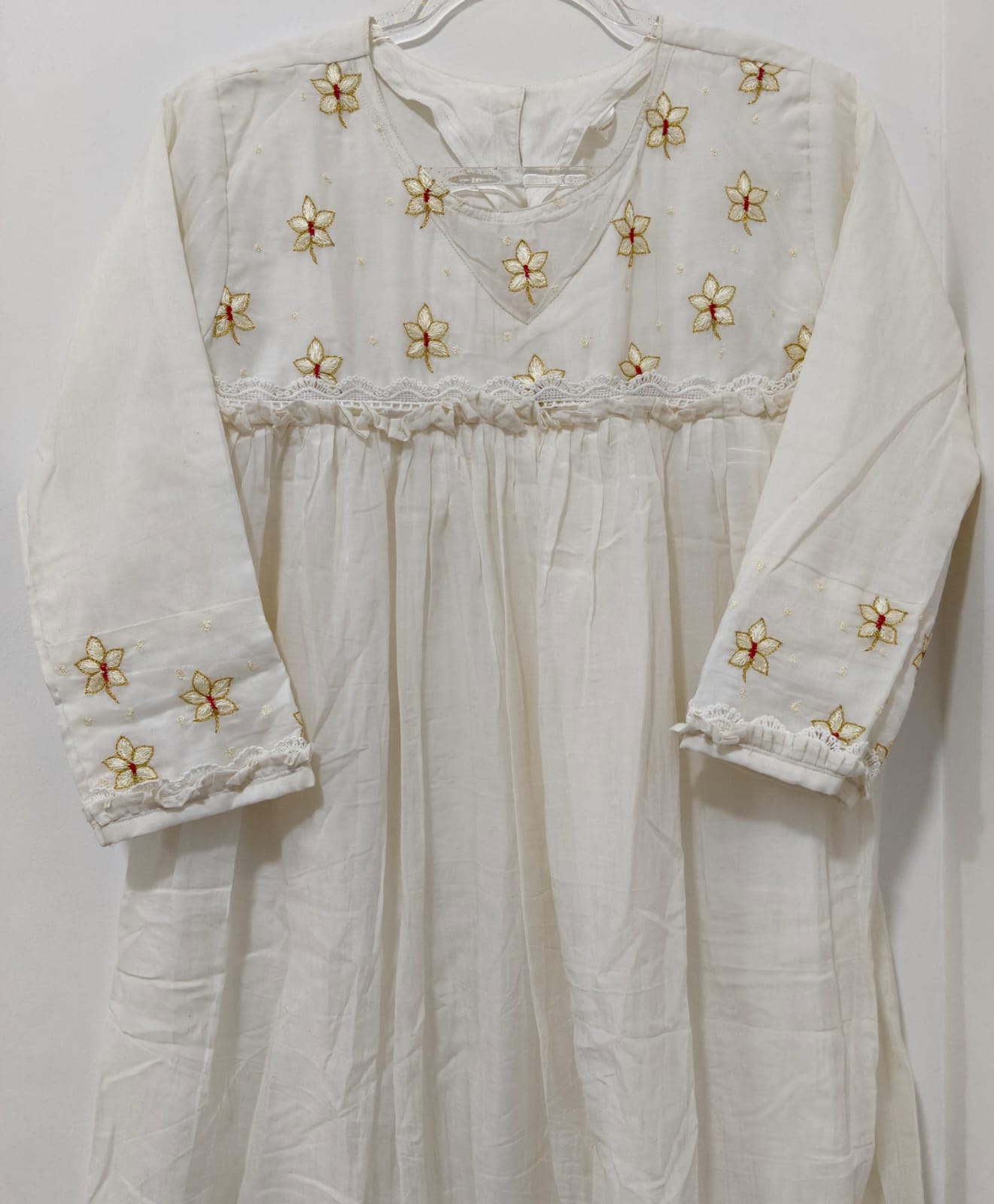 White Chanderi Coral Jasmine kurta with Lace
