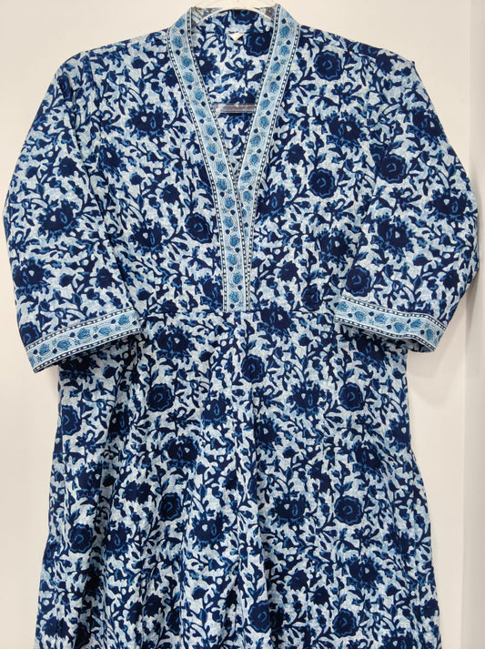 BLUE WHITE FLORAL COLLAR W PANEL KURTA